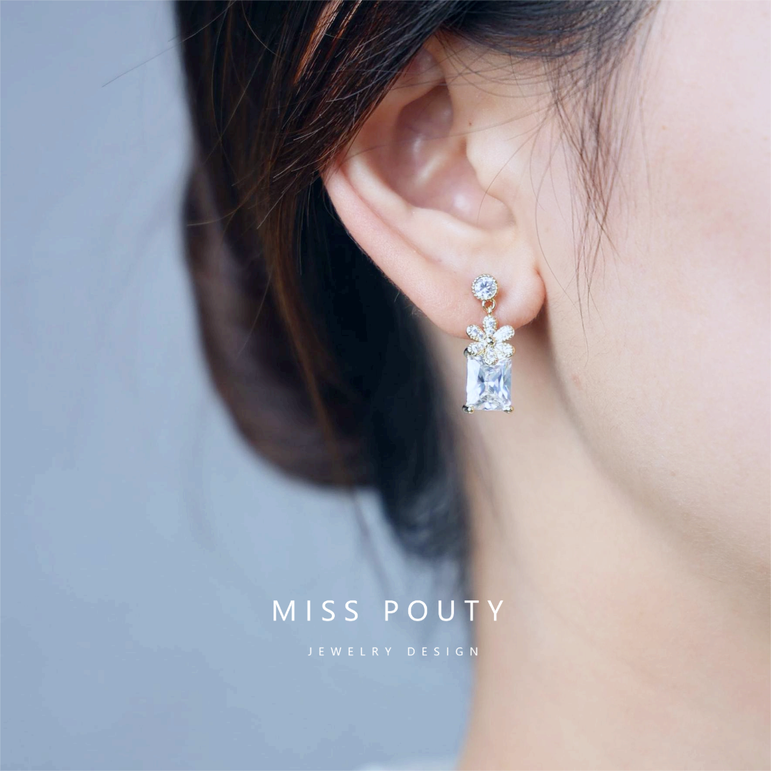 Miss Pouty 铜合金合成锆石耳饰 浅夏时光1308重工耳钉时尚方形