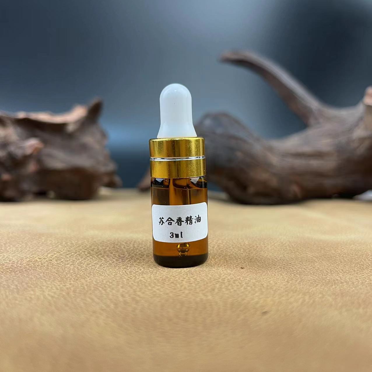 苏合香精油3ml瓶装配按摩图