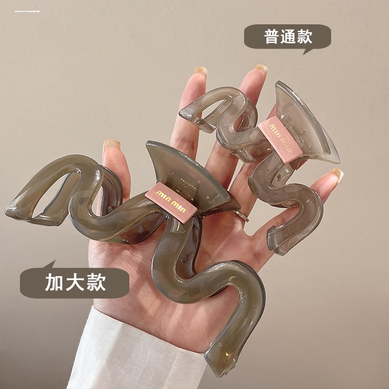 2023显白发量新款夹子少女百搭精致设计时尚发饰盘发字母M抓夹