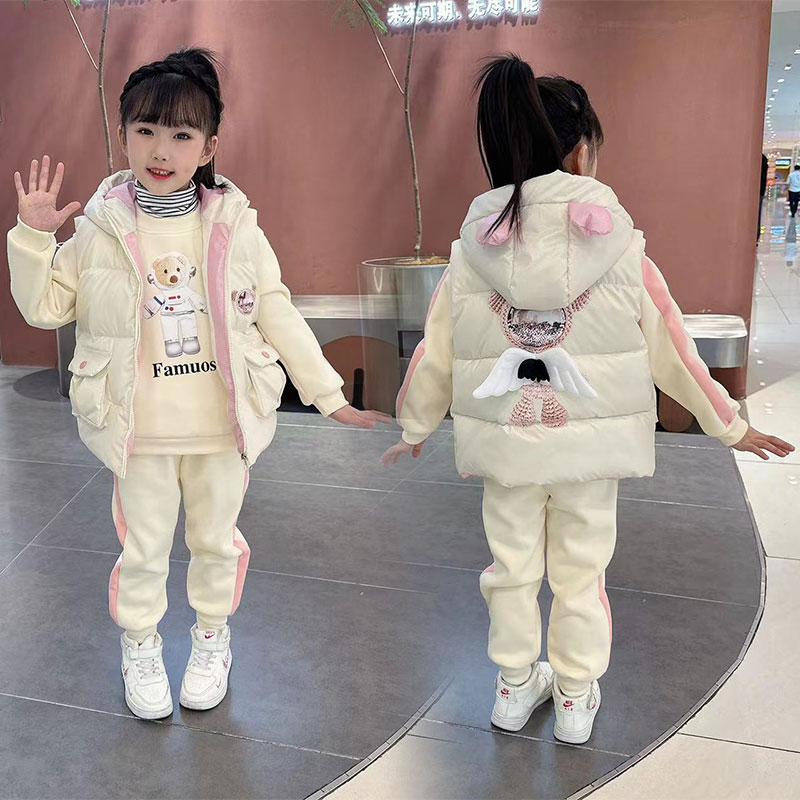 女童2023新款秋冬洋气女宝保暖时尚儿童卡通加绒加厚太空熊三件套