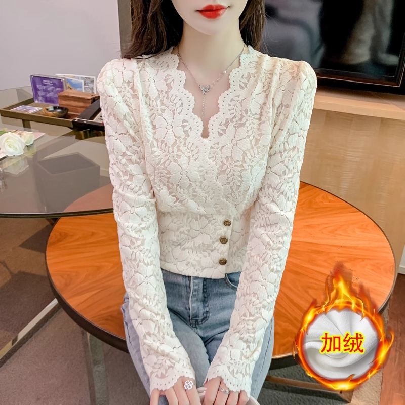 艾格丽芙琳2023秋冬新款显瘦法式V领加绒蕾丝女洋气内搭打底衫