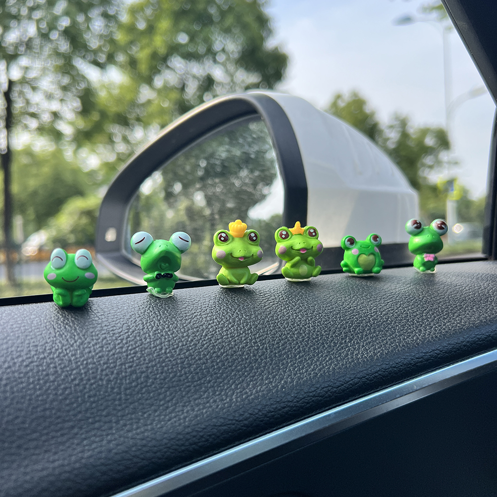 2023网红爆款卡通青蛙车载摆件汽车内中控台副驾驶后视镜装饰用品