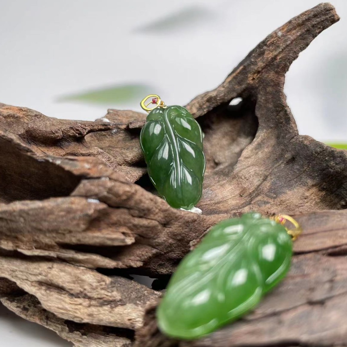 玉美人菲菲-23890-18K碧玉吊坠-/多样性发一