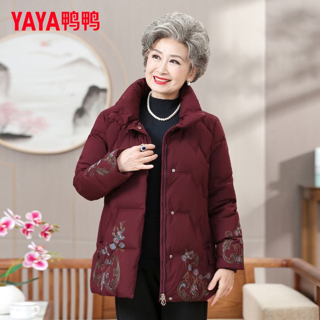 YAYA/鸭鸭奶奶装中老年羽绒服170斤大码宽松短款鸭绒老年人老年人