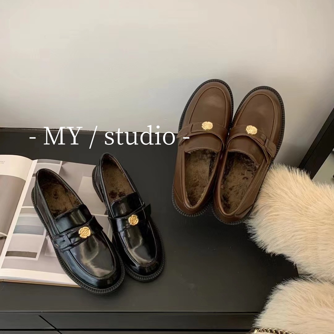 MYstudio山茶花~小香风冬季真皮复古加绒百搭英伦圆头黑色乐福鞋
