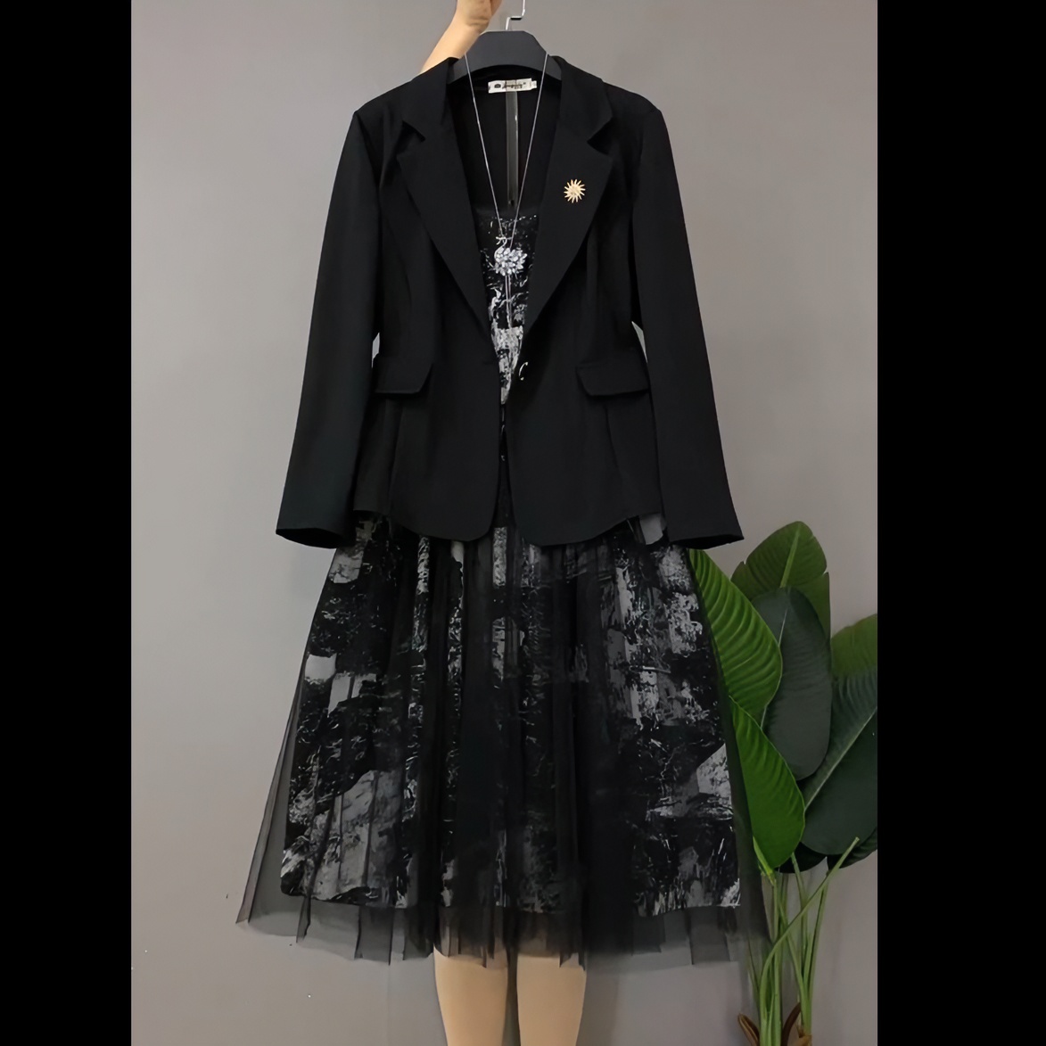 胖优优大码女装秋季新款时尚显瘦气质西服外套➕吊带纱裙套装110
