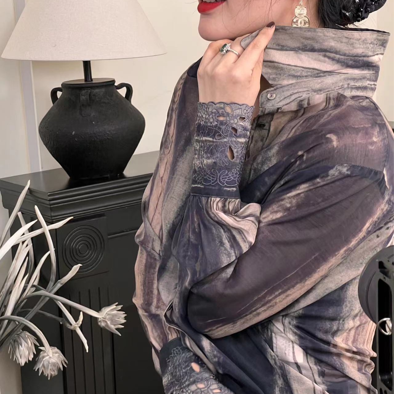 Lanshe阑舍【17姨推荐】拾七宸 竖条印染色镂空文艺风衬衫