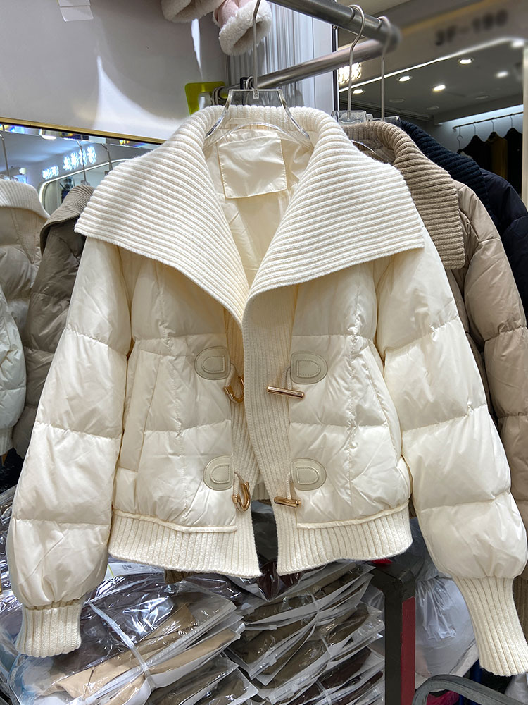 欧货牛角扣大翻领轻薄羽绒服女短款2023冬新款小个子白鸭绒外套潮