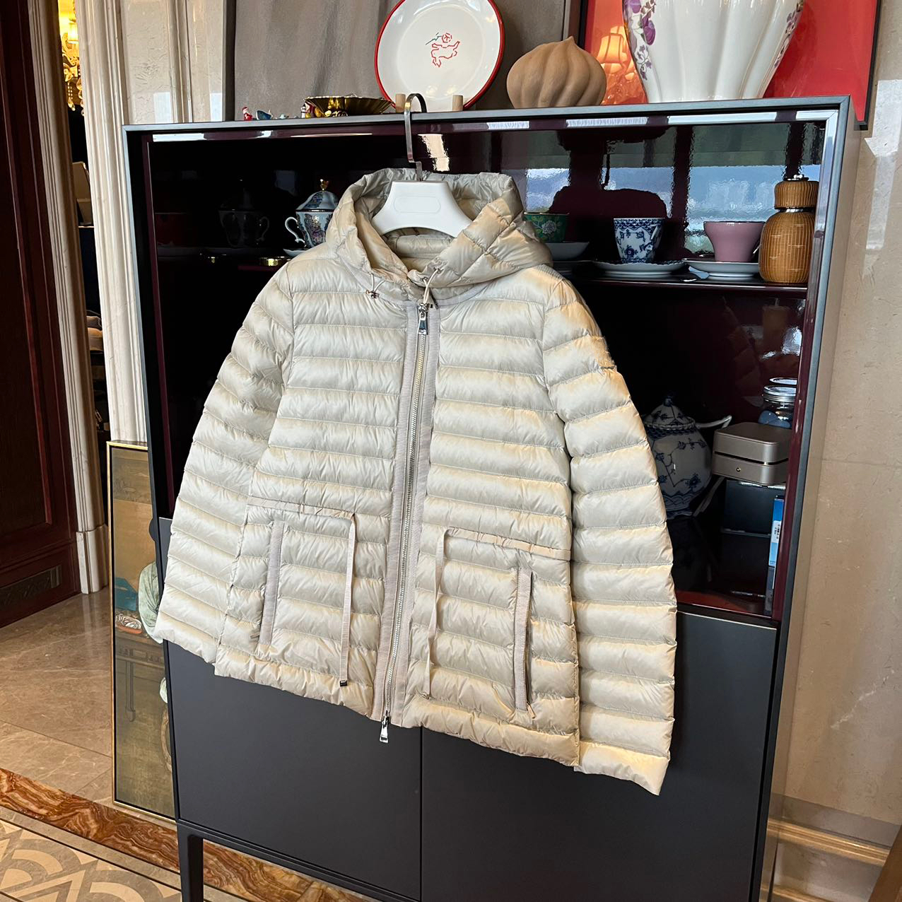 漫颜刘香槟色鹅绒抽绳羽绒服2023秋冬新品连帽长袖保暖上衣