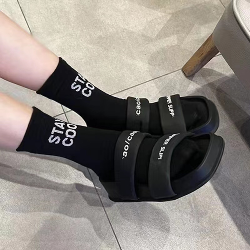 8142号心仪百搭休闲搭配字母袜子女中筒（预）