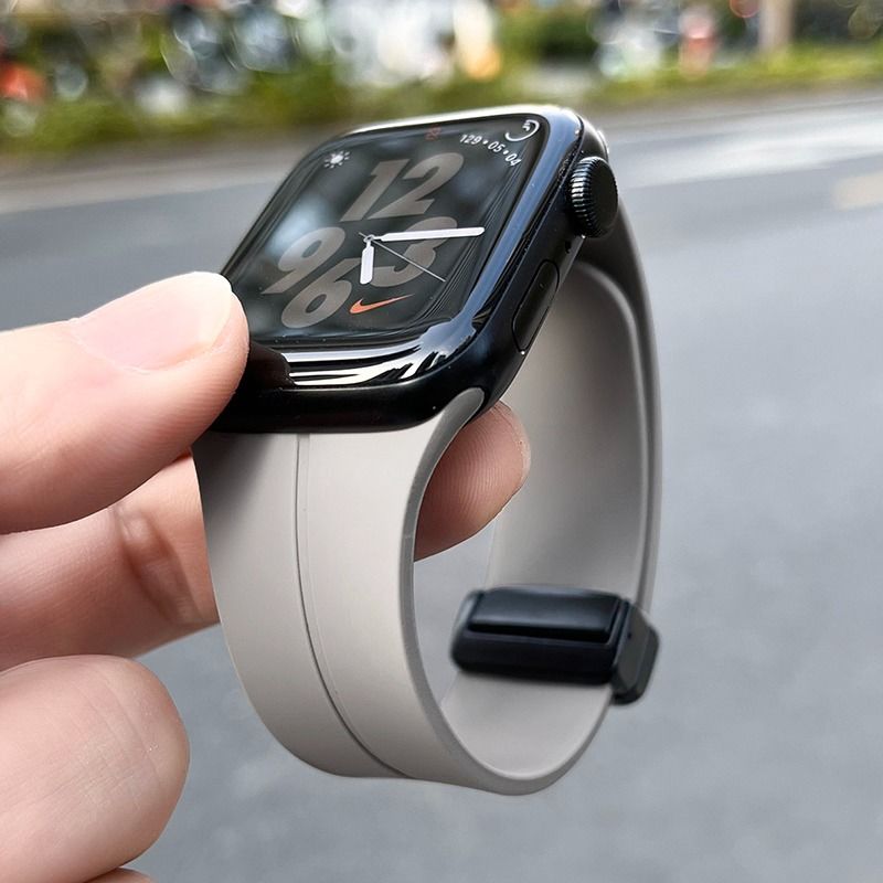 适用Appleiwatch8硅胶表带Ultra7磁吸折叠扣华强北s8手表带蝴蝶扣