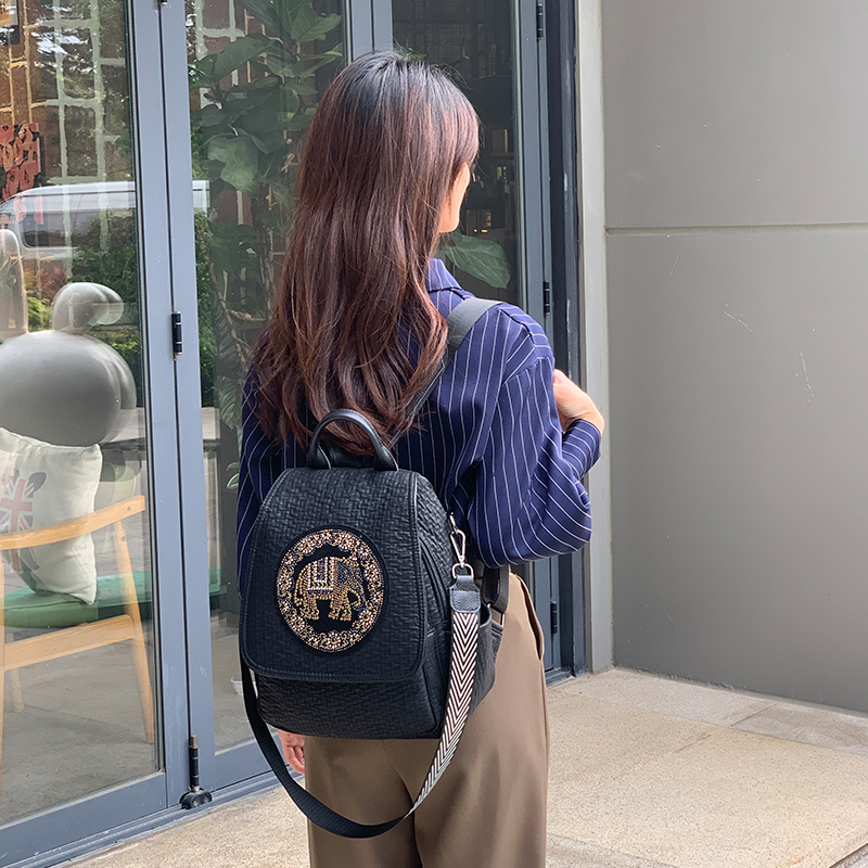 高级感小众2023年新款多功能真皮背包女时尚潮流女士软皮双肩包女