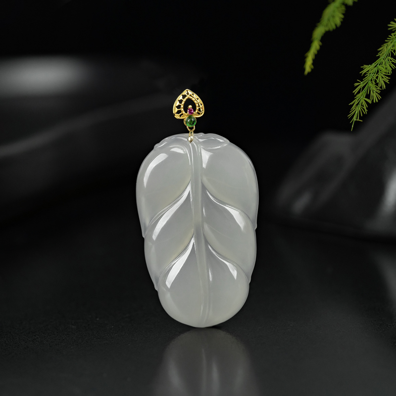 【何姐聊收藏】18k和田玉白玉树叶吊坠 YS0080293