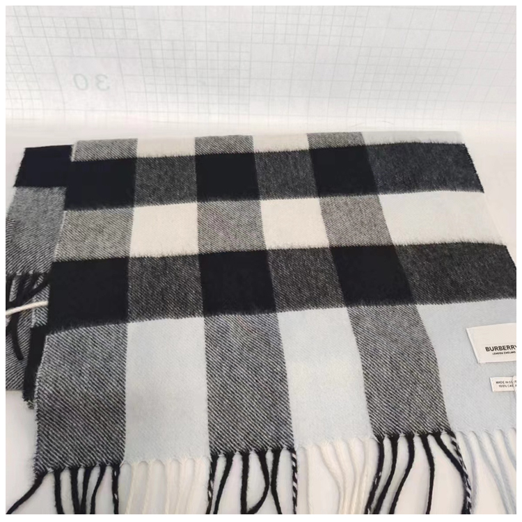 99新 BURBERRY/博柏利 安洁利田哥围巾/QK0091813