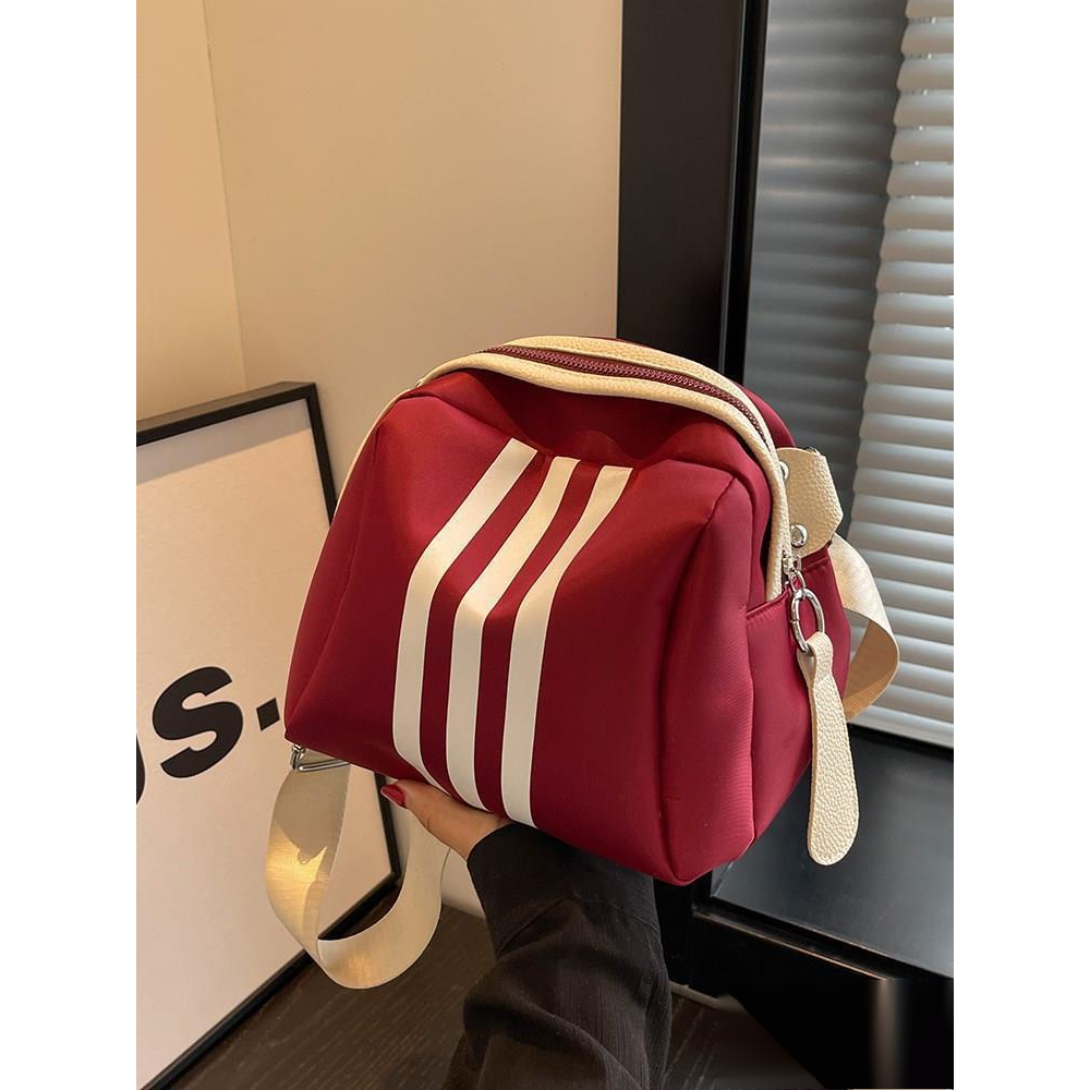 小包包女2024新款百搭尼龙布宽带斜挎包韩系水桶包手机包