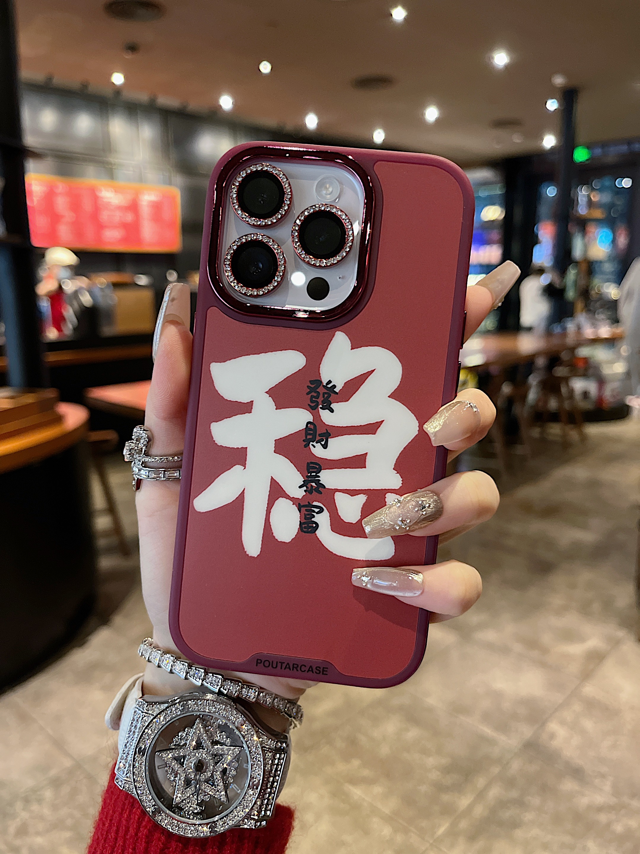 适用苹果系列iPhone15新款手机壳14/13/12创意文字稳红色贴皮防摔