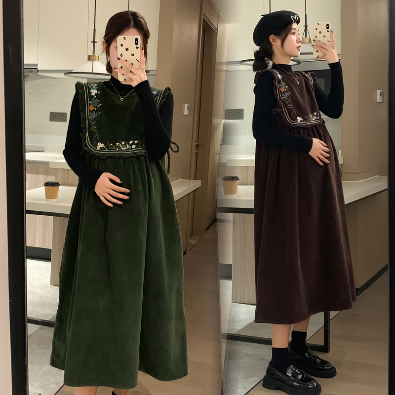孕妇秋冬复古套装小众灯芯绒刺绣花朵吊带裙百搭针织打底衫两件套