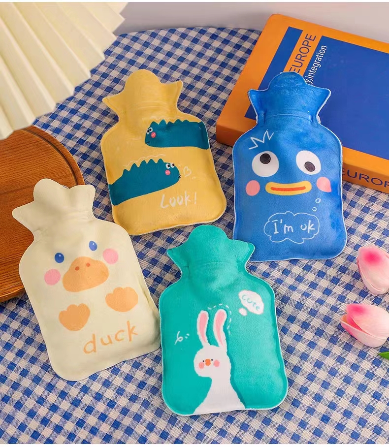 【5.99元包邮】注水热水袋暖手暖宫可爱卡通灌水式800ml颜色随机