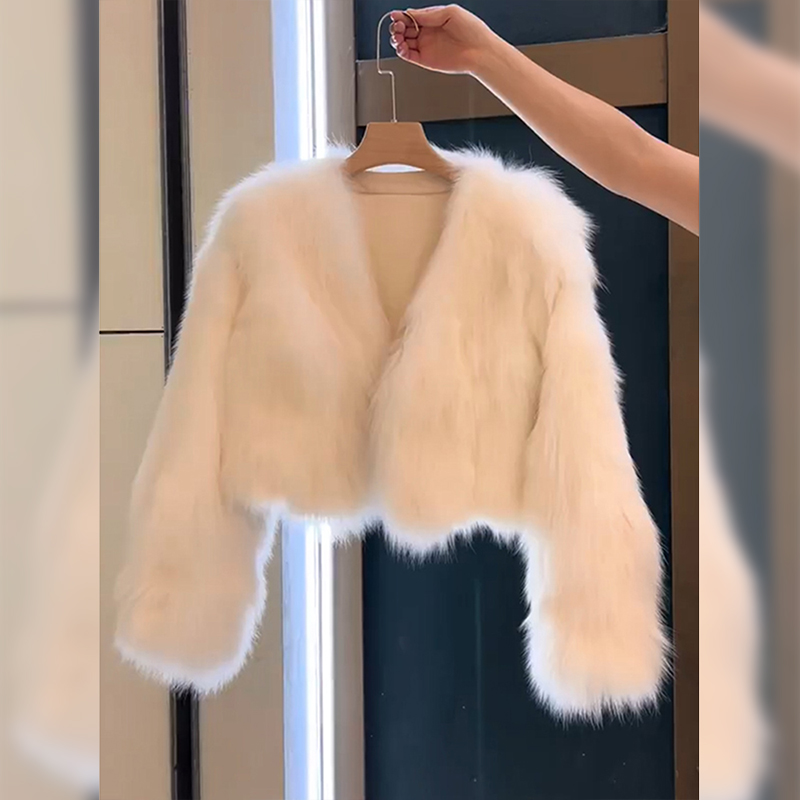 法式小香风皮毛一体v领时尚保暖羊羔绒毛毛外套2023年冬装新款女
