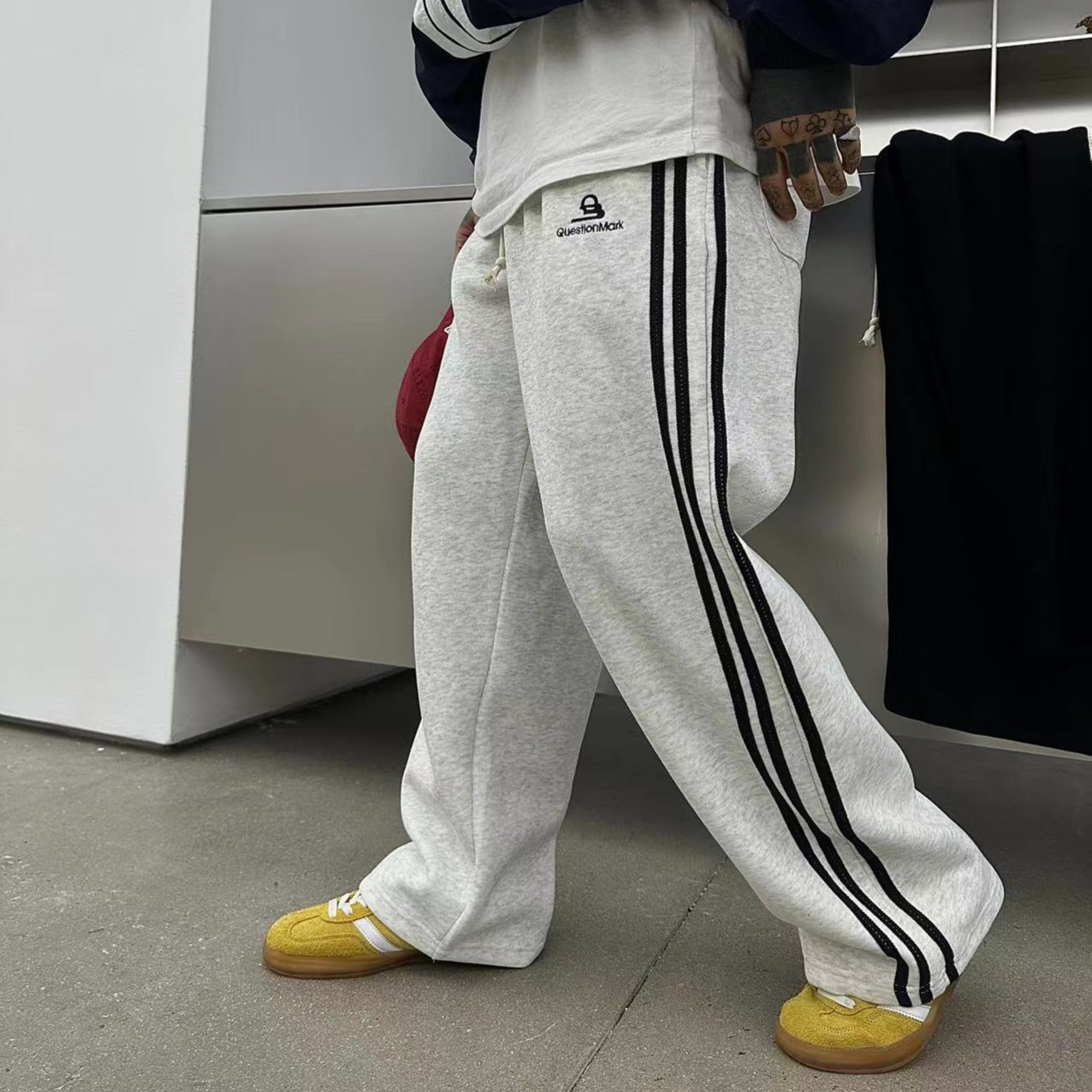 表面风光四季美式复古三条杠时尚松紧腰长裤男士宽松休闲卫裤情侣