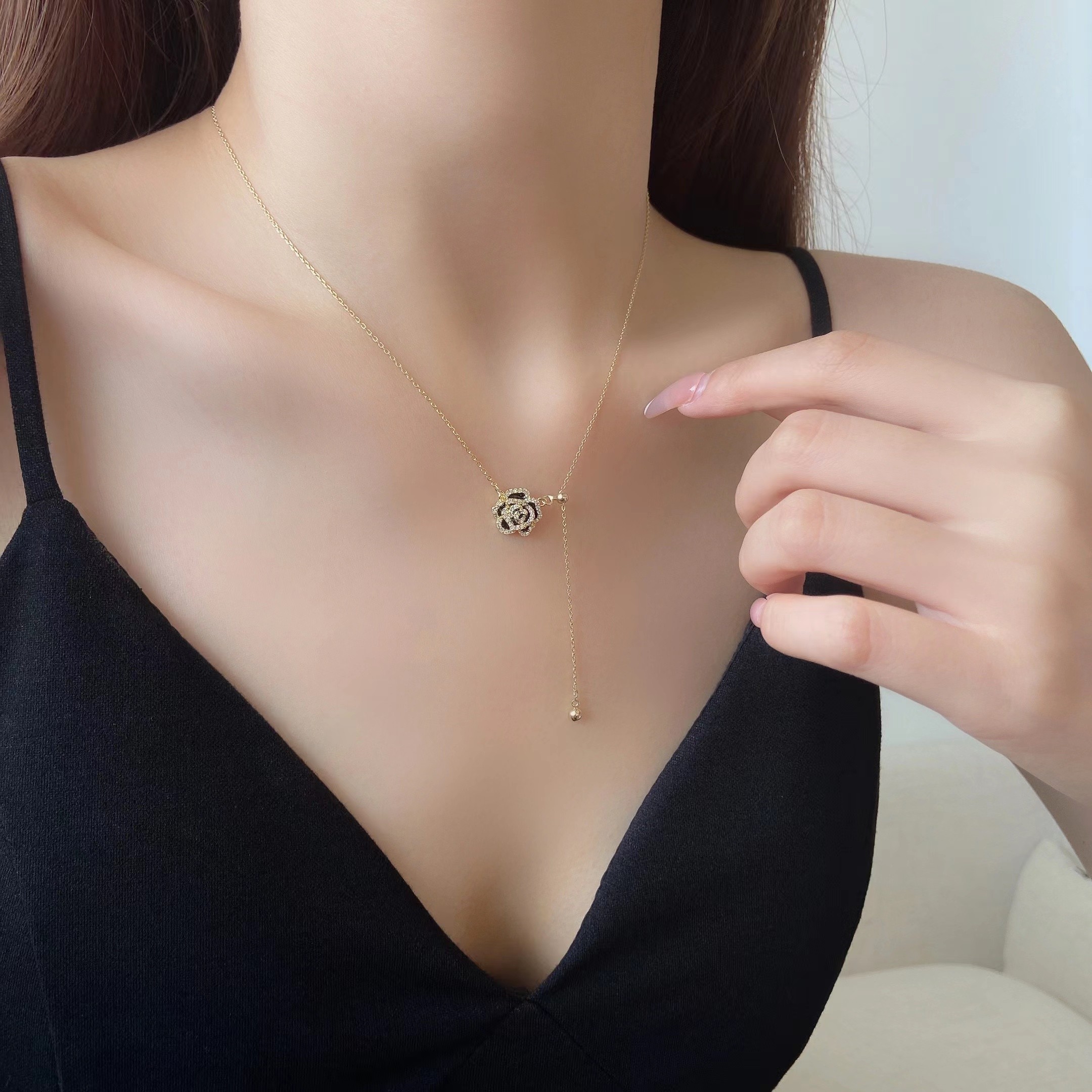 铜合金项链 轻奢小众设计高级感山茶花项链精致百搭锁骨链00801