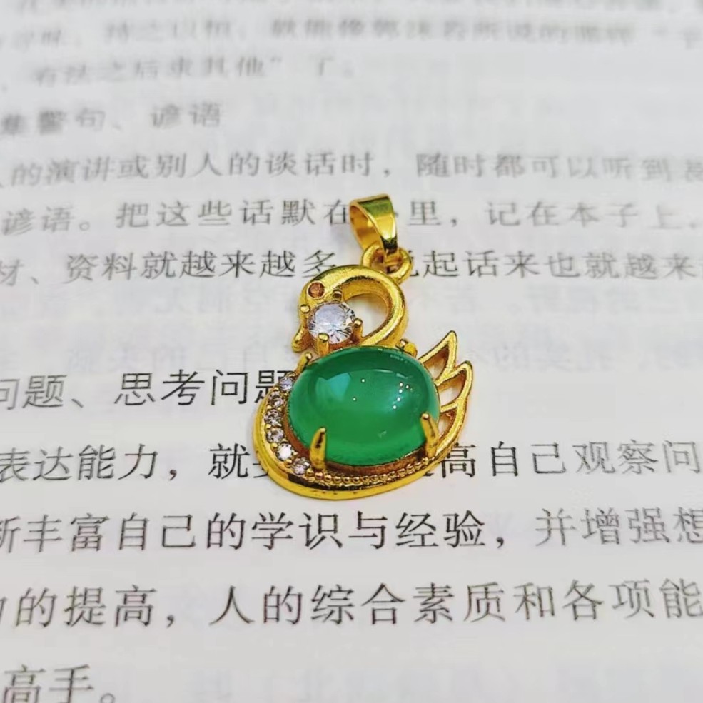 【金公主甄选】匠心工艺 国潮精选 精美绿色小天鹅玉髓吊坠【ZDZ70】