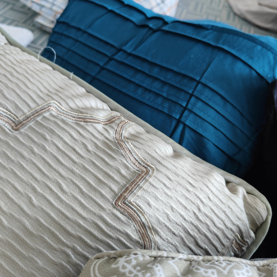 抱枕腰枕微瑕介意勿拍 花色不挑 拍一发四个