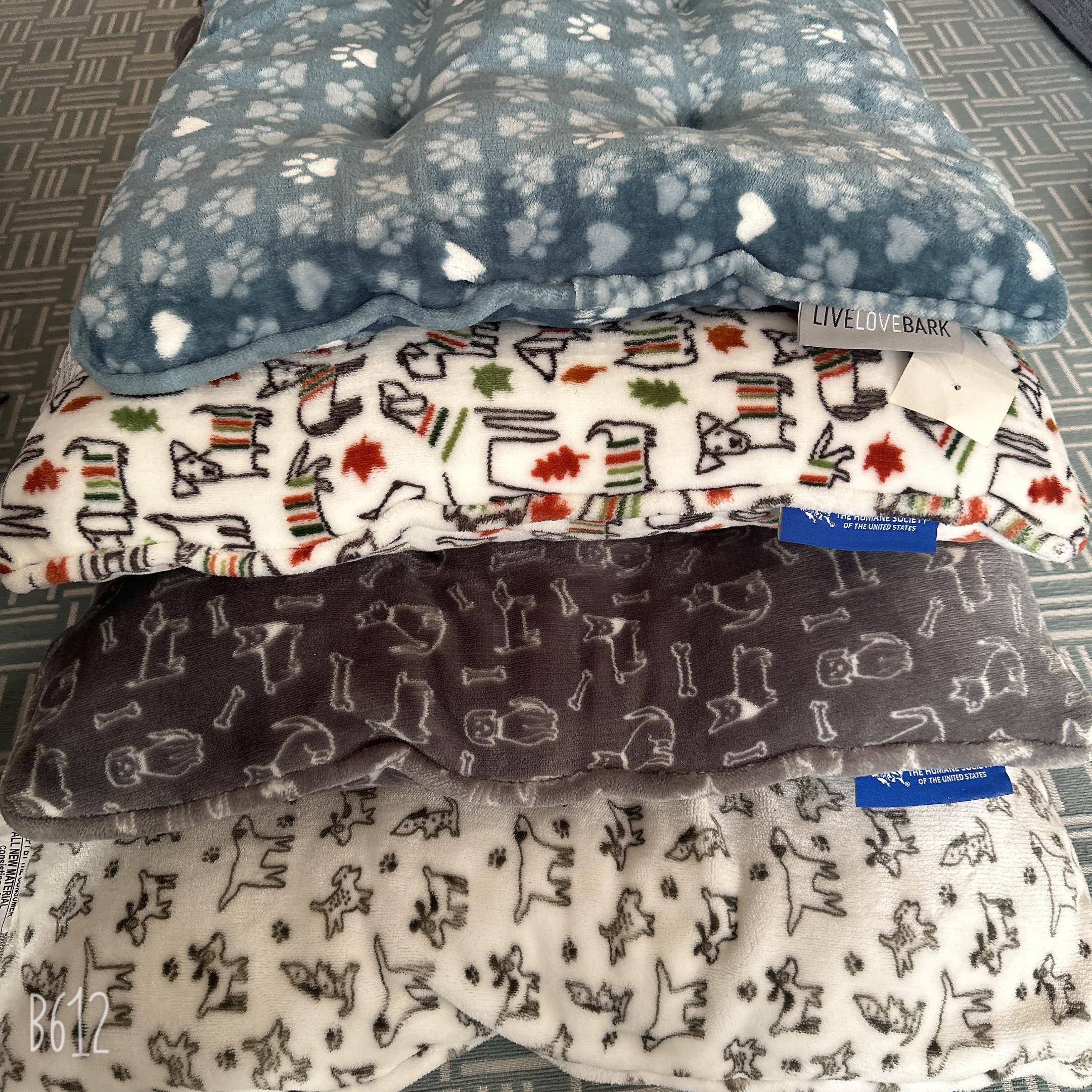 杂款宝宝绒猫狗垫子约45*70起颜色不挑微瑕发一个