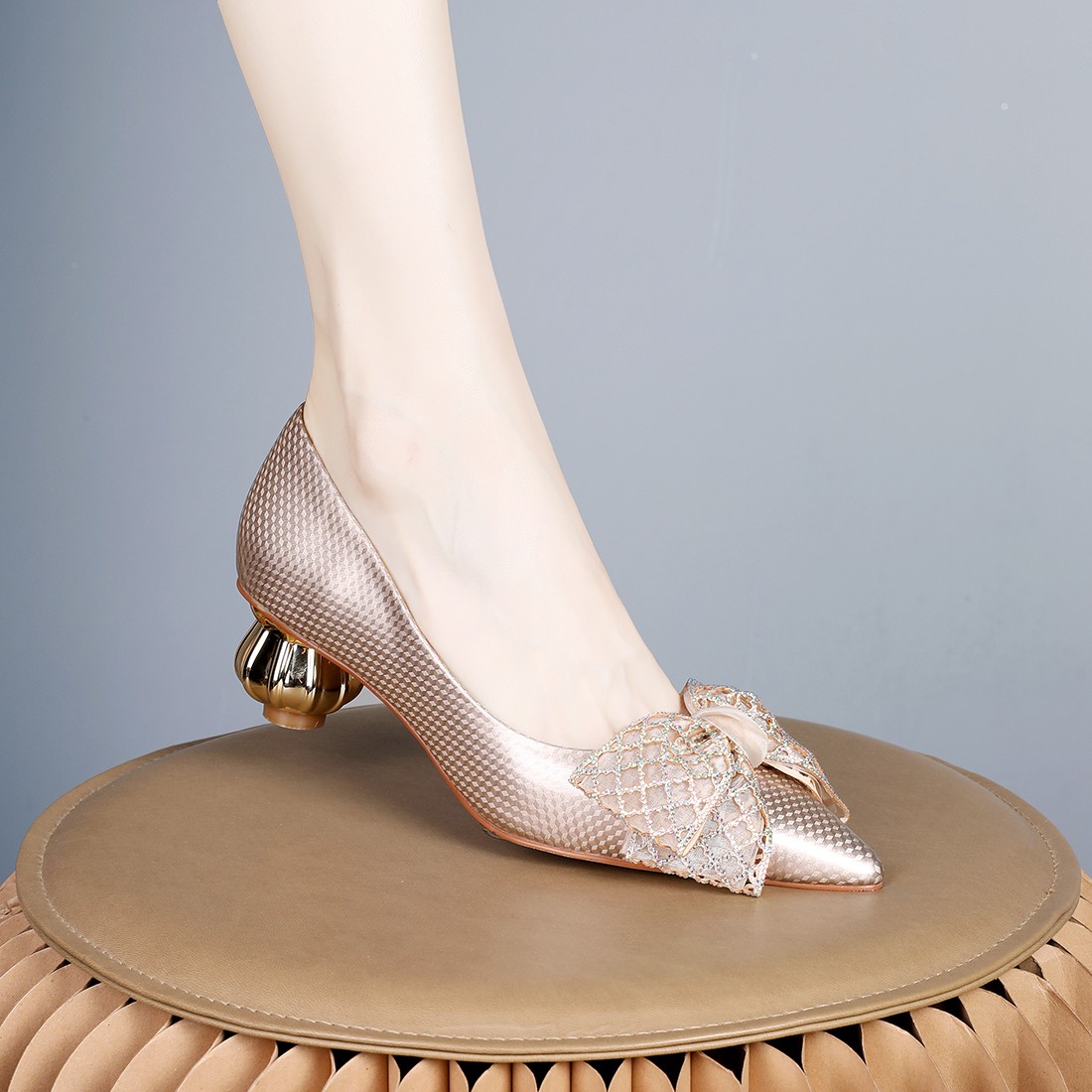 妮彩诗2023年新款优雅尖头女鞋中跟拼色粗跟百搭浅口单鞋女鞋3229