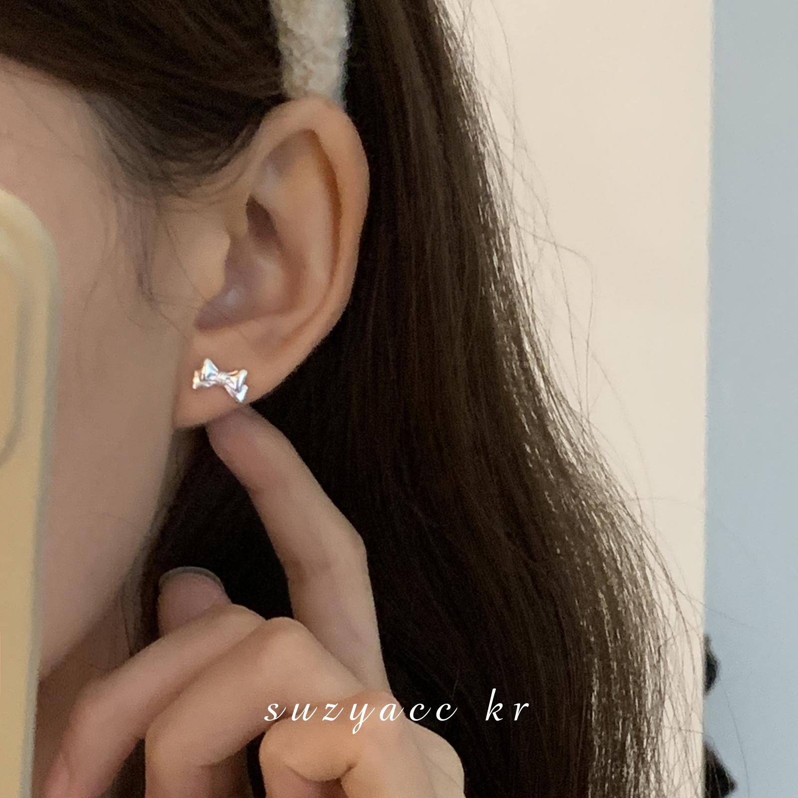 Suzyacc Kr 925银耳饰 网红纯银蝴蝶结耳钉百搭小巧简约耳饰E2323