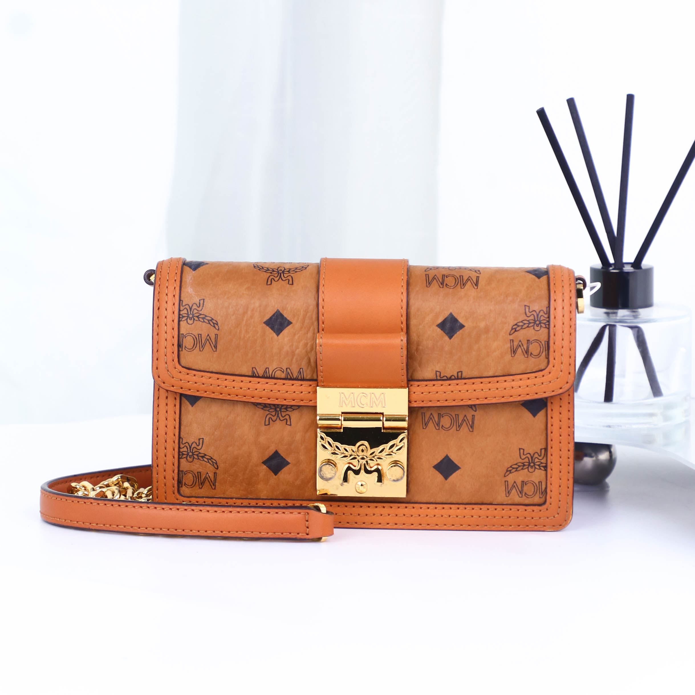 95新 MCM MCM 干邑色millie visetos邮差信封包 BJ108