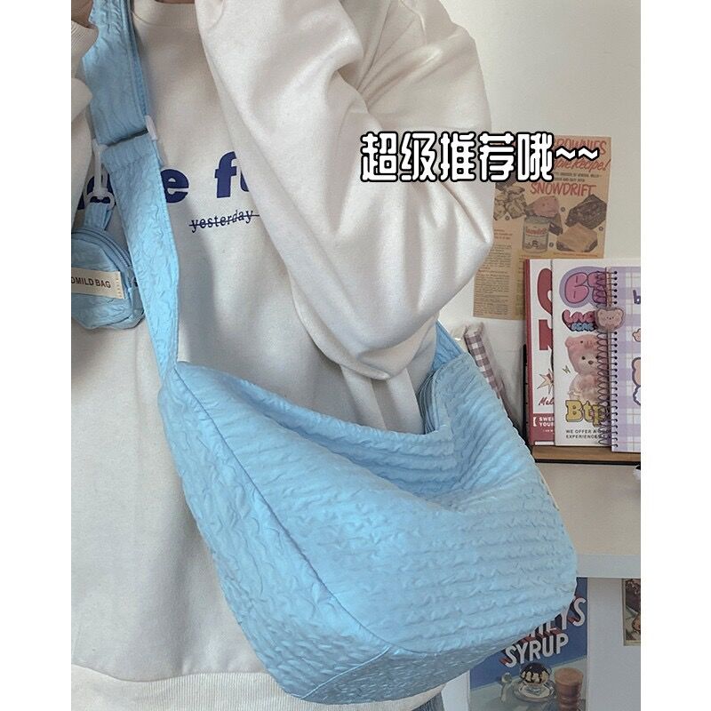 小清新纯色尼龙斜挎包女ins简约休闲通勤饺子包大学生上课单肩包
