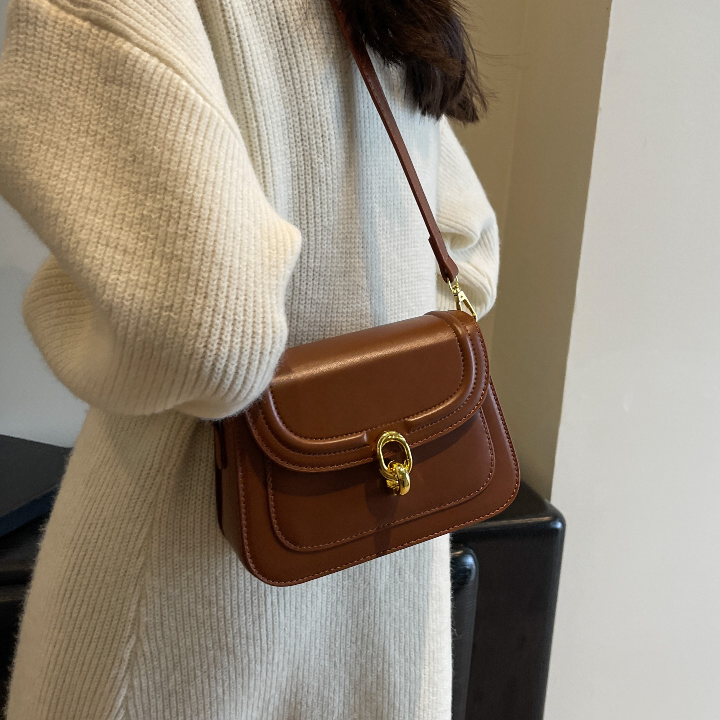 小众洋气斜挎包包女2023新款秋冬百搭复古小方包高级感通勤单肩包