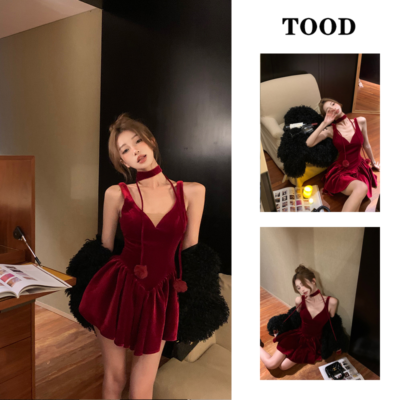红色丝绒纯欲吊带连衣裙女冬季收腰小礼服裙子高级感内搭a字短裙